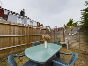 garden area - click for photo gallery